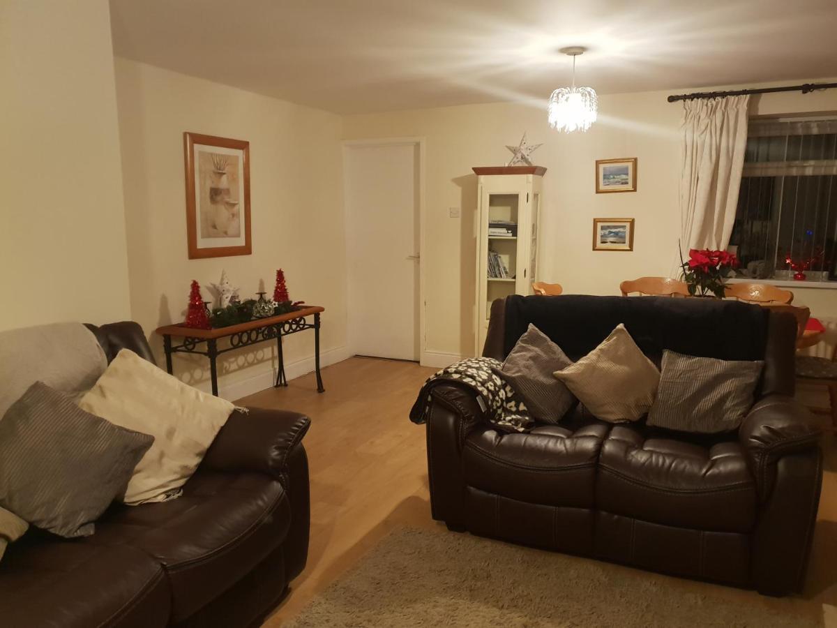 Comfy Quiet Town House Strabane Room photo